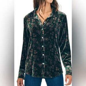 Faherty Silk Velvet Genevieve long sleeve Shirt size medium. Pine blossom